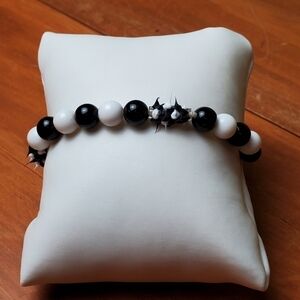 Bracelet, black and white beads, stretchy